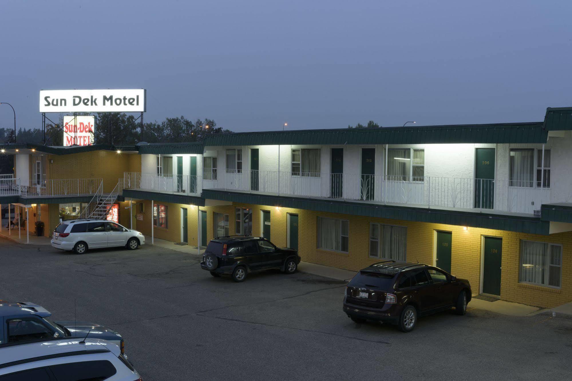 Sun-Dek Motel Медисин-Гат Екстер'єр фото