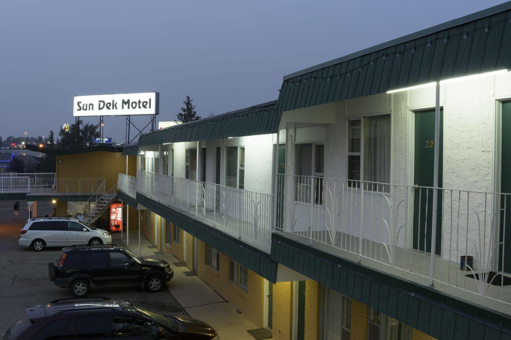 Sun-Dek Motel Медисин-Гат Екстер'єр фото