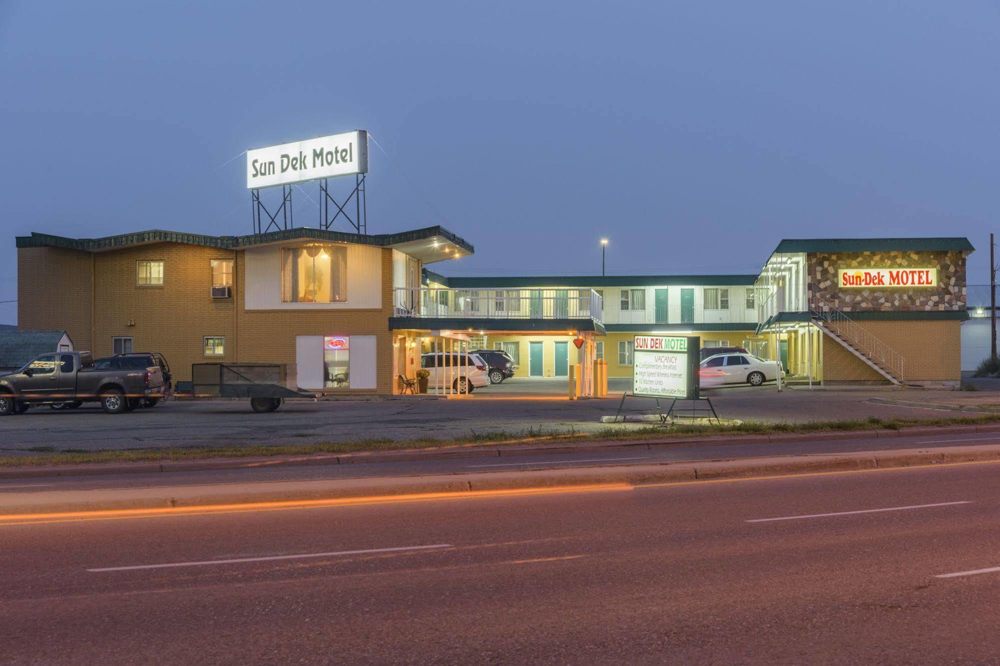 Sun-Dek Motel Медисин-Гат Екстер'єр фото