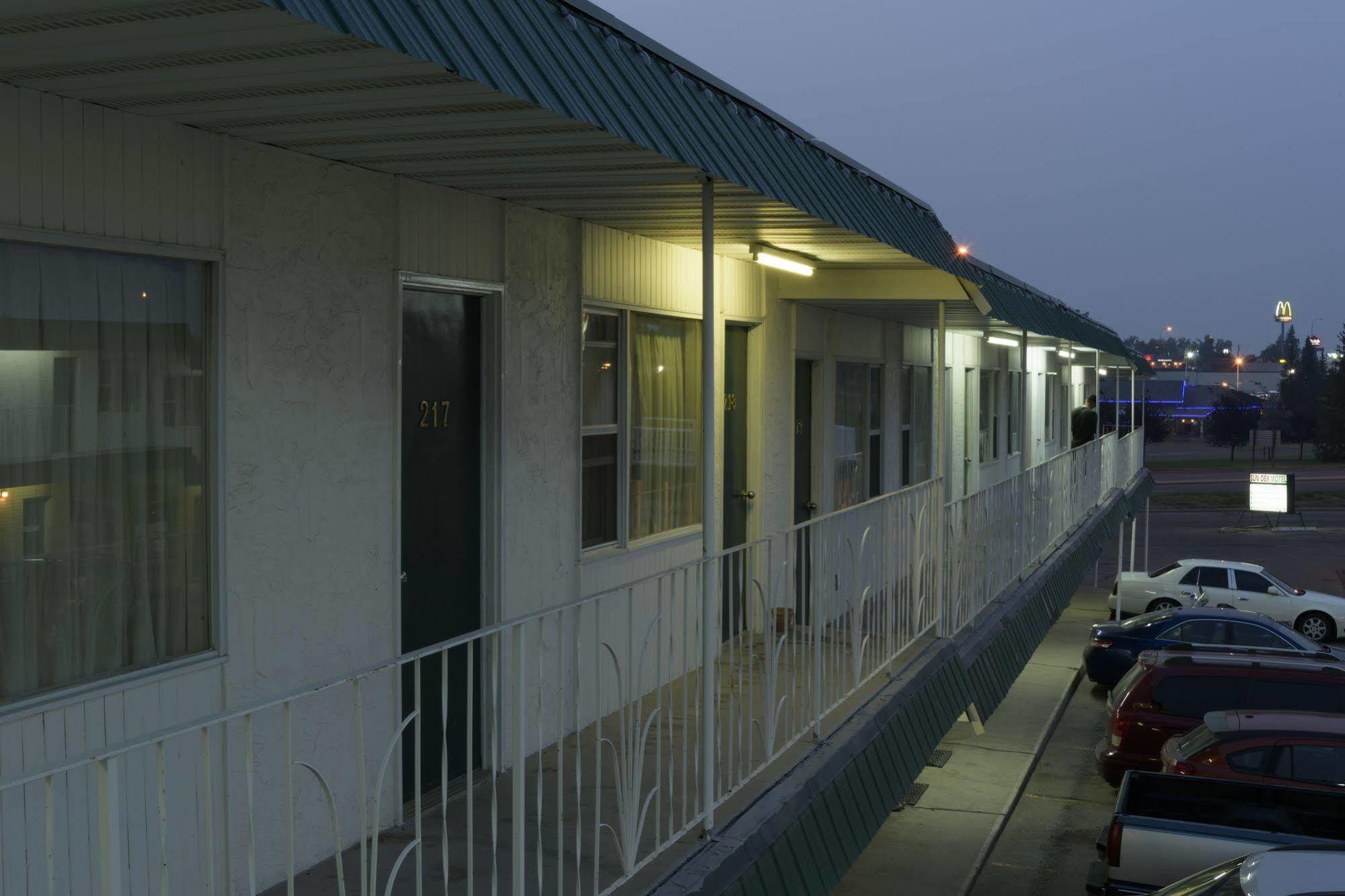 Sun-Dek Motel Медисин-Гат Екстер'єр фото