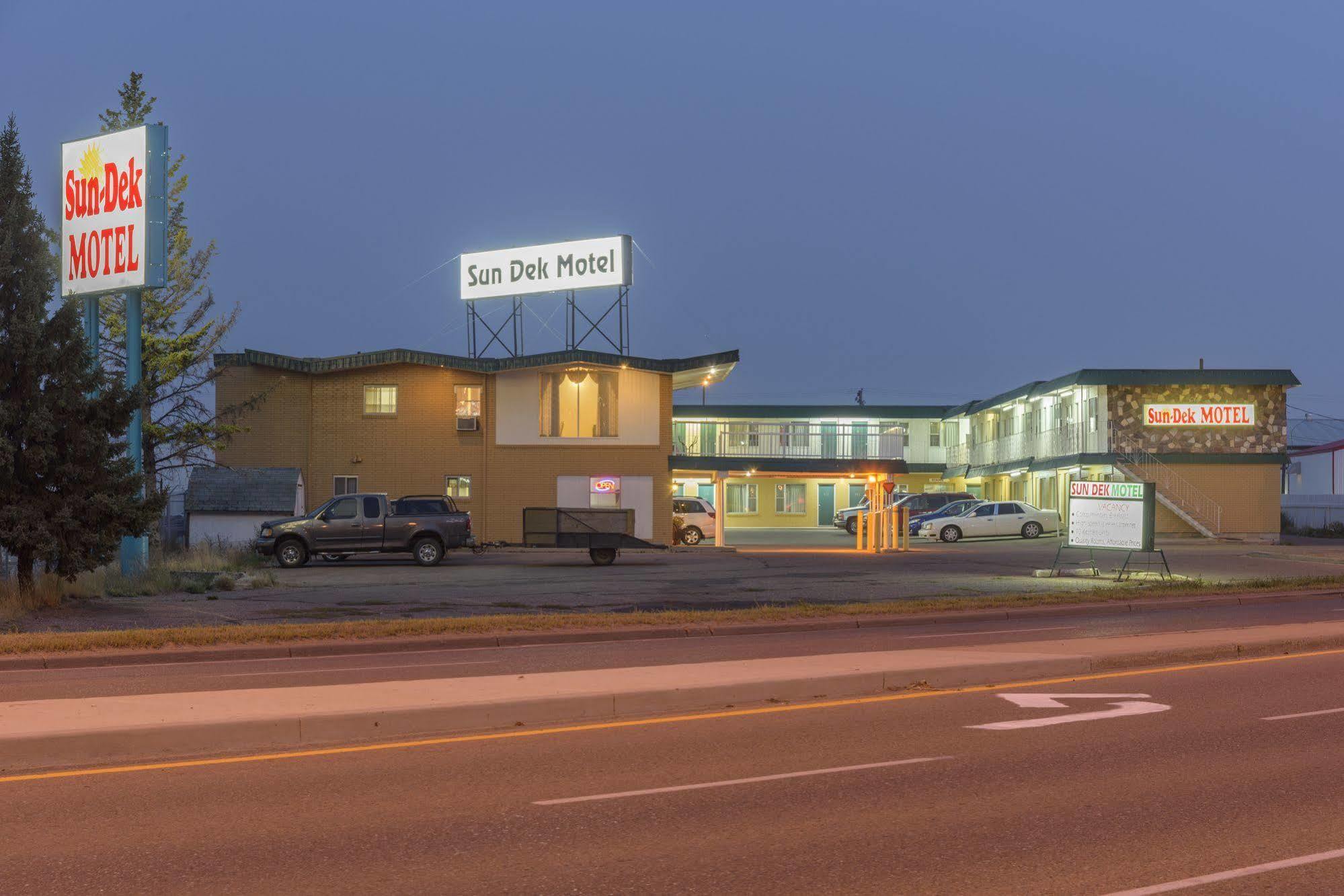 Sun-Dek Motel Медисин-Гат Екстер'єр фото