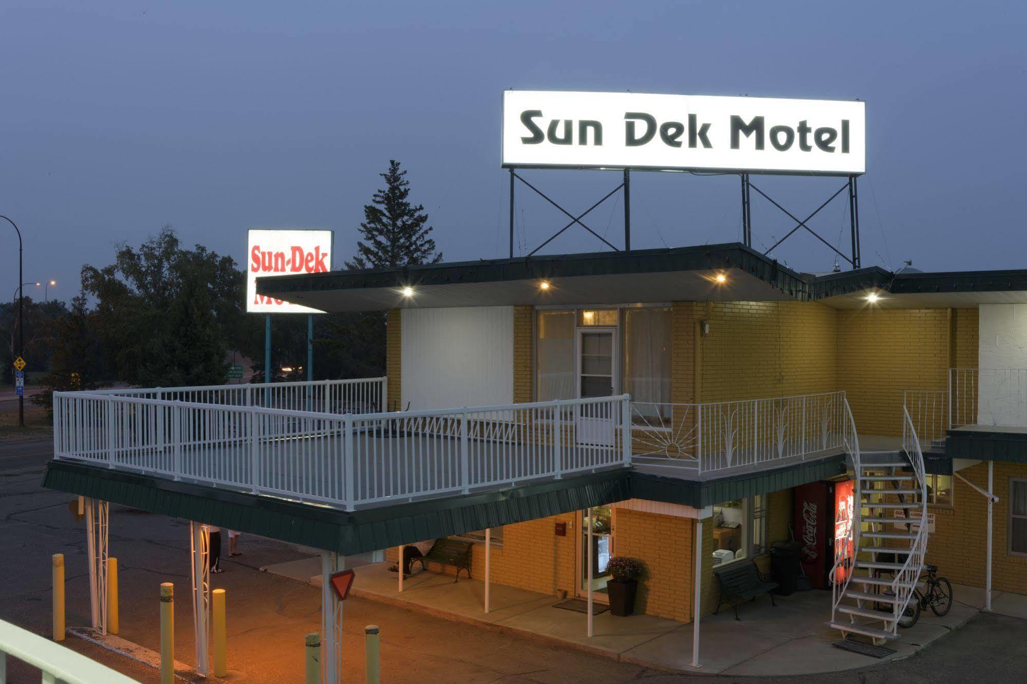 Sun-Dek Motel Медисин-Гат Екстер'єр фото